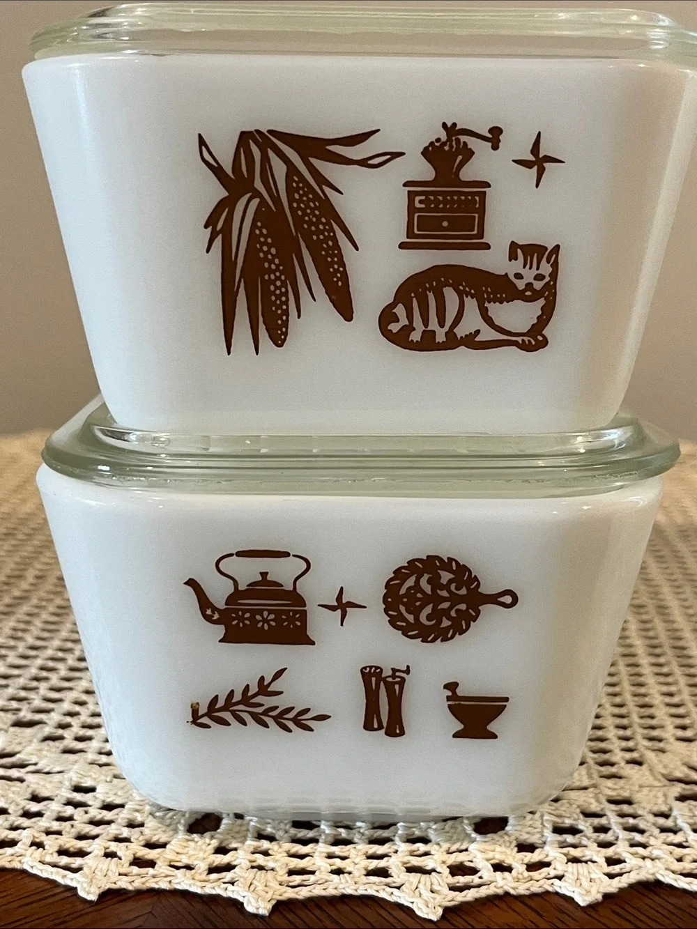 VTG Pyrex Early American White Refrigerator Dish Set of 3 w/ Ribbed Lids 501/502